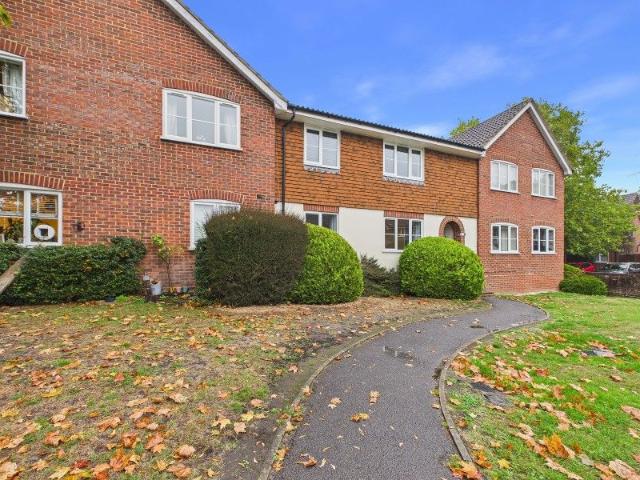 Apartment for rent in Bagshot, Surrey Heath