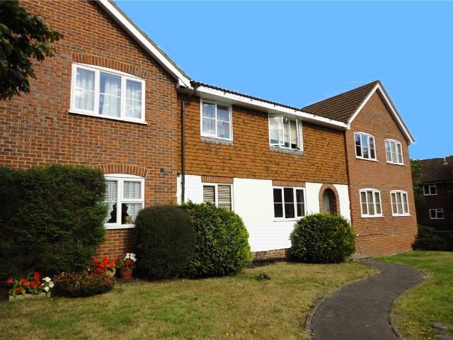 House for rent in Heol-las, Surrey