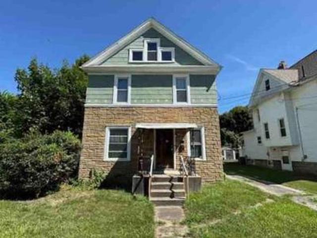 House for sale in Summit, Ohio