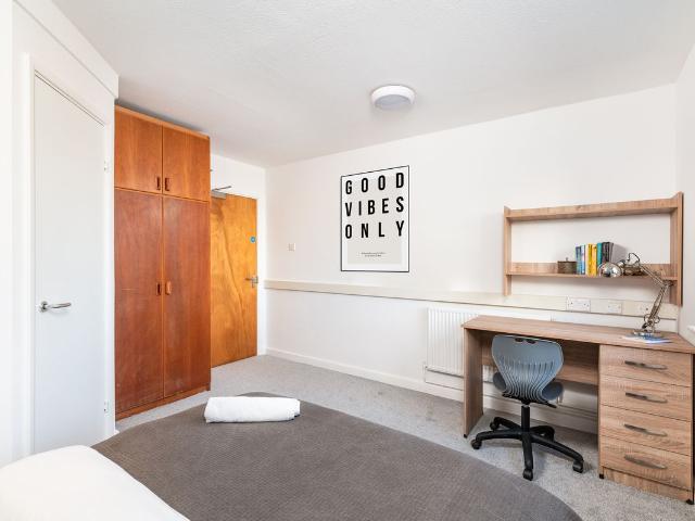 Studio for rent in West Yorkshire