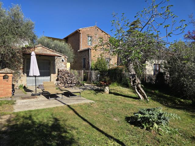 Casa in vendita a Lajatico, Toscana