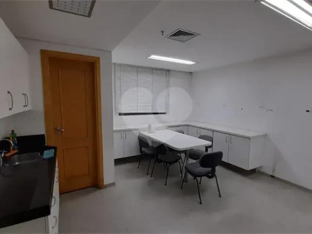 Ponto Comercial aluguel em Região Imediata de São Paulo, Região Metropolitana de São Paulo