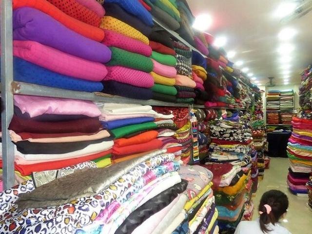 Commercial for rent in Deri