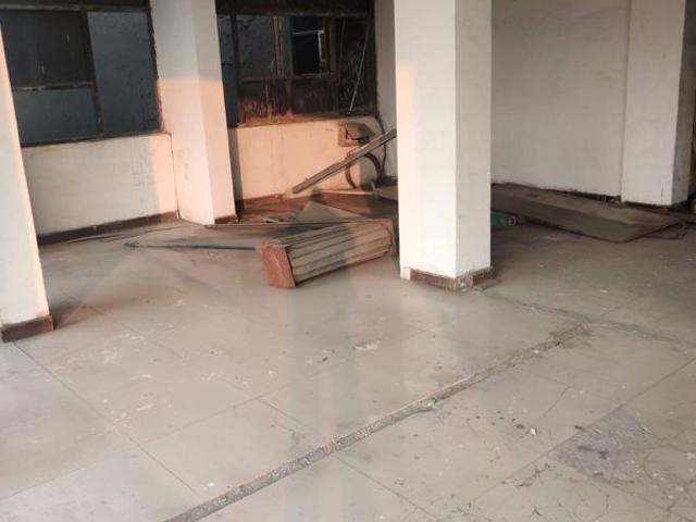 Commercial for rent in Deri