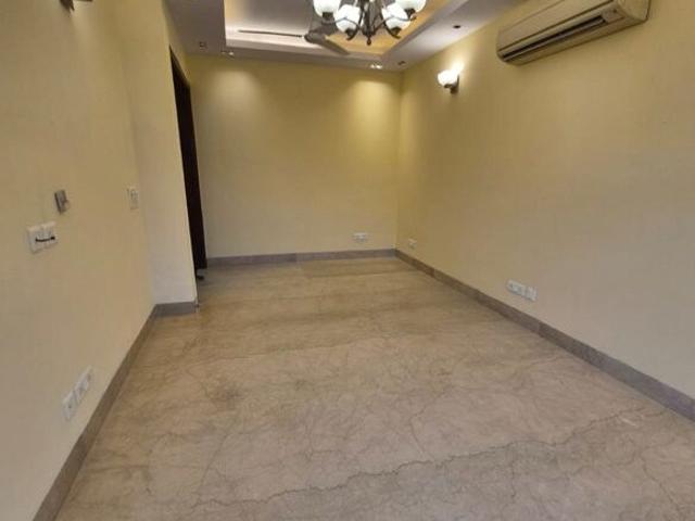 Commercial for rent in Deri