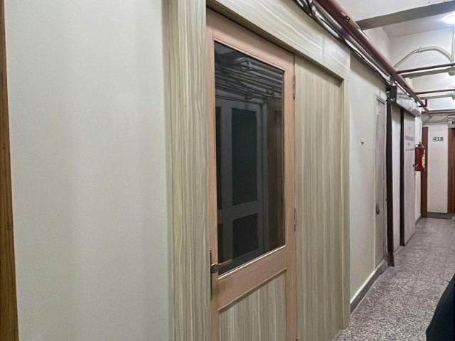 Commercial for rent in Deri
