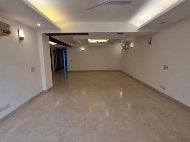 Commercial for rent in Deri