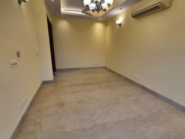 Commercial for rent in Deri