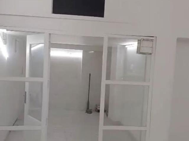 Commercial for rent in Deri