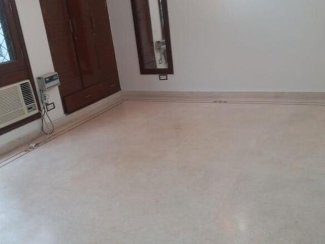 Commercial for rent in Deri