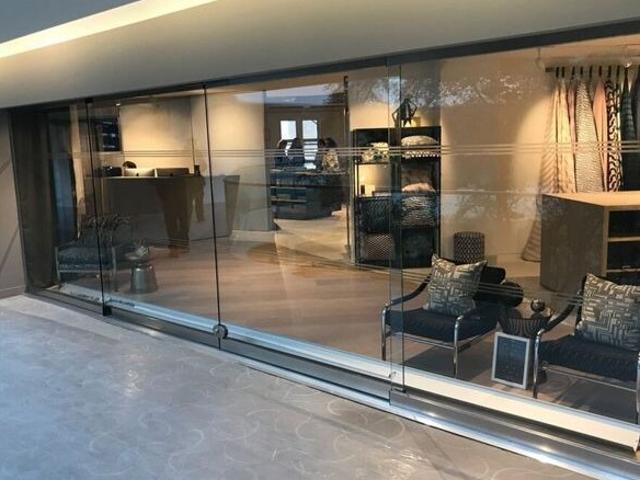 Commercial for rent in Deri