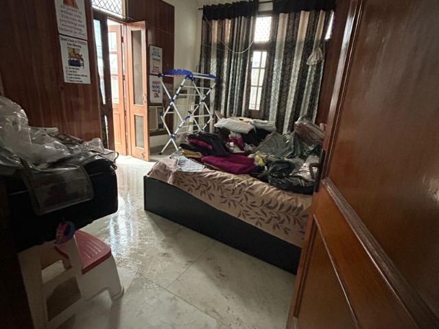 Property for rent in Deri