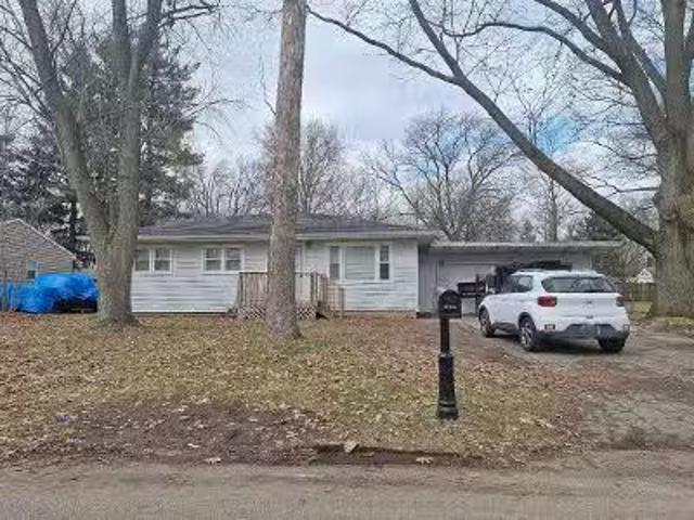 House for sale in Portage