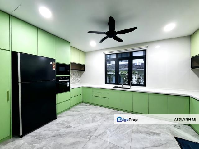 House for sale in Lake Edge, Majlis Bandaraya Subang Jaya