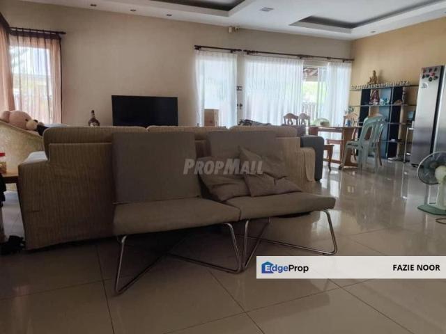 House for sale in Lake Edge, Majlis Bandaraya Subang Jaya