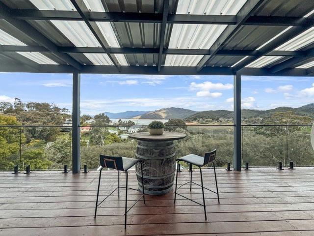 House for rent in Goughs Bay, Victoria