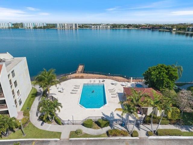 Condo for sale in Oakland Park