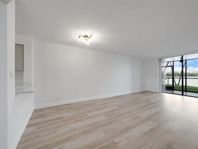 Condo for sale in Oakland Park