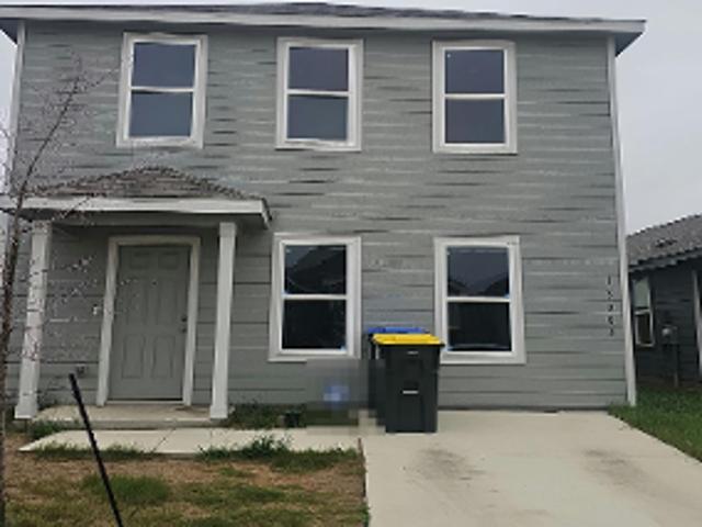 House for sale in Saint Hedwig, Texas