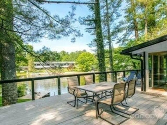 House for sale in Flat Rock