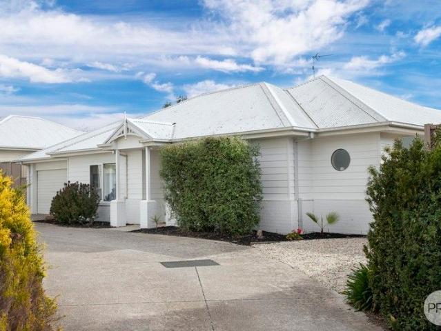 Townhouse for sale in Lake Wendouree