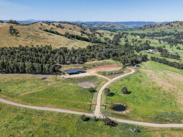 Cottage for sale in Bonnie Doon, Victoria