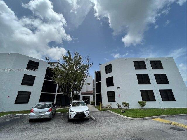 Condo for sale in Oakland Park