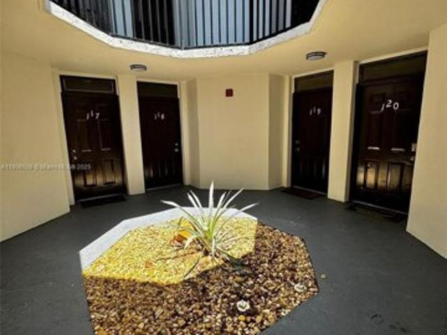 Condo for sale in Oakland Park