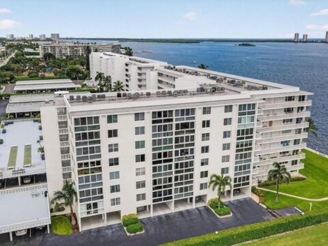 Condo for sale in Lake Park, Florida
