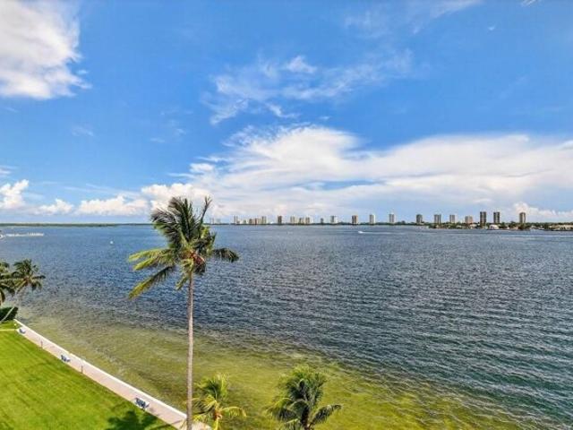 Condo for sale in Lake Park, Florida