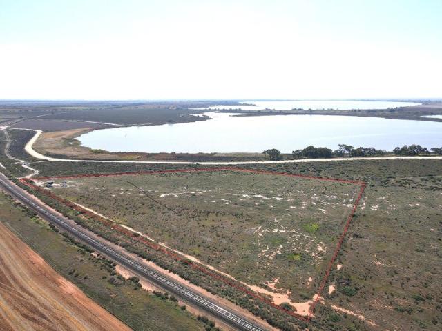 Cottage for sale in Lake Charm, Victoria