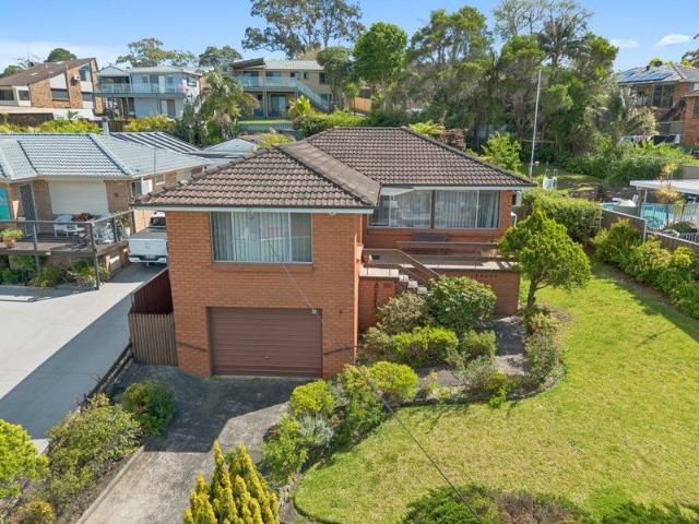 House for sale in Kanahooka, Wollongong City Council
