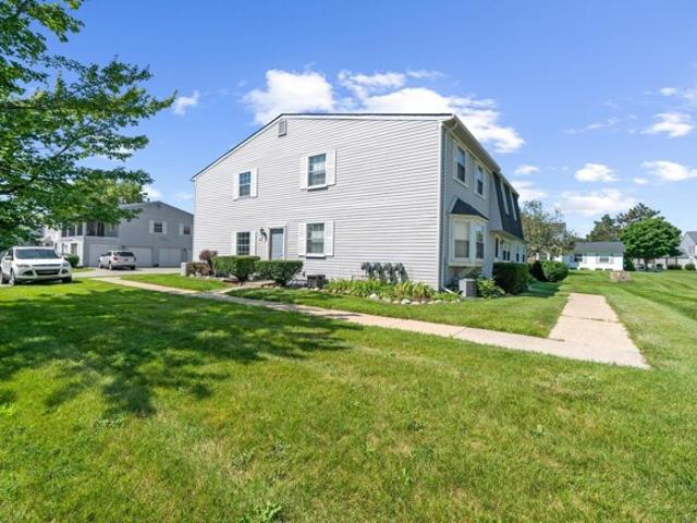 Condo for sale in Walled Lake