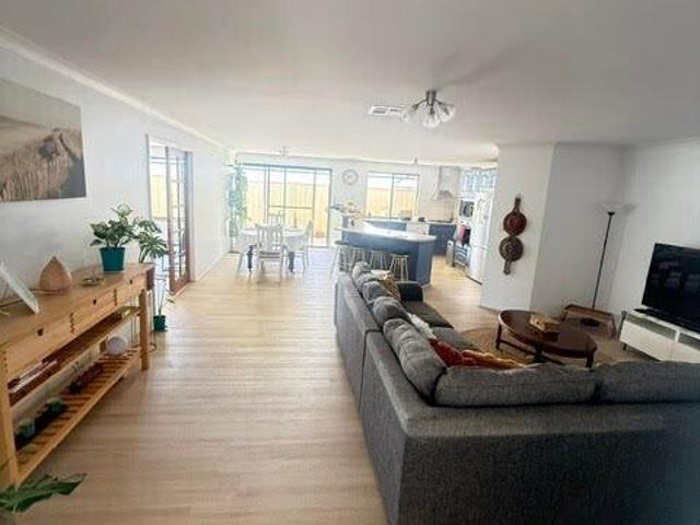 Room for rent in Parklands, Western Australia