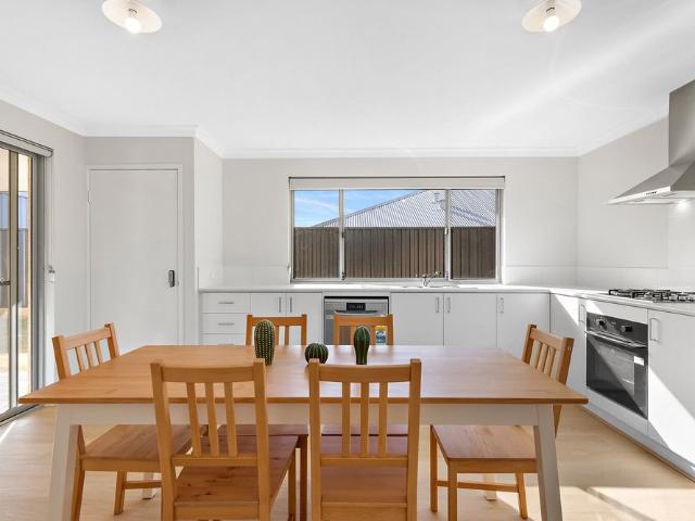 Room for rent in Parklands, Western Australia