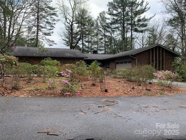House for sale in Flat Rock