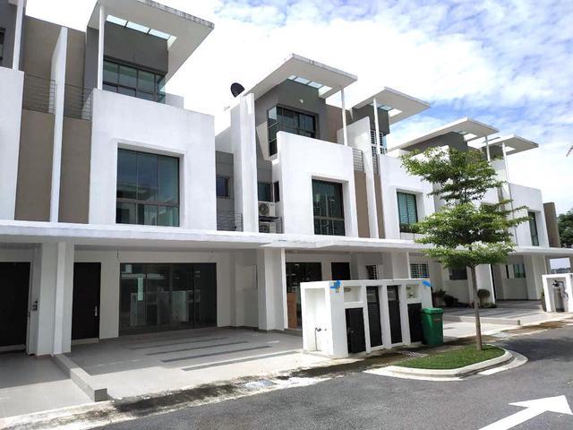 Terraced House for sale in Tanjong Sepat, Selangor