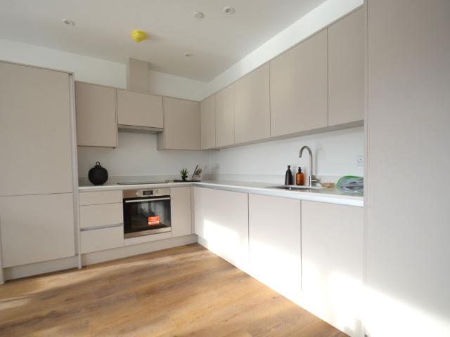 Apartment for rent in Row Town, Surrey