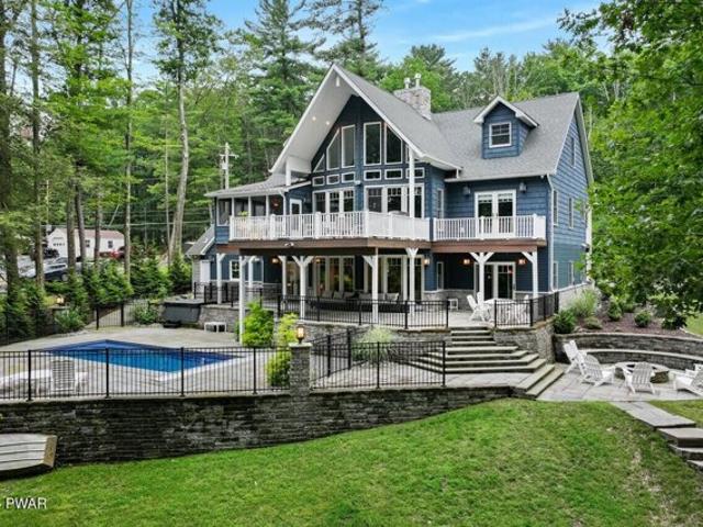 House for sale in Lakeville