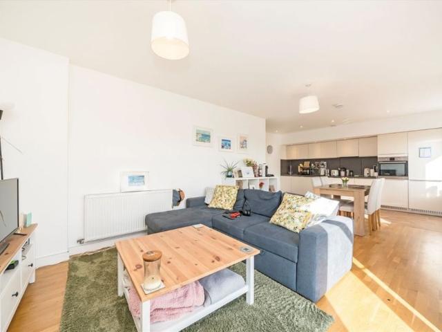 Apartment for rent in Alperton, Greater London