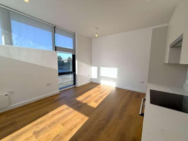 Apartment for rent in Runnymede, Surrey
