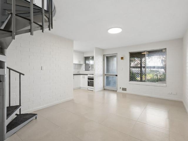 Townhouse for rent in Cambridge, Western Australia