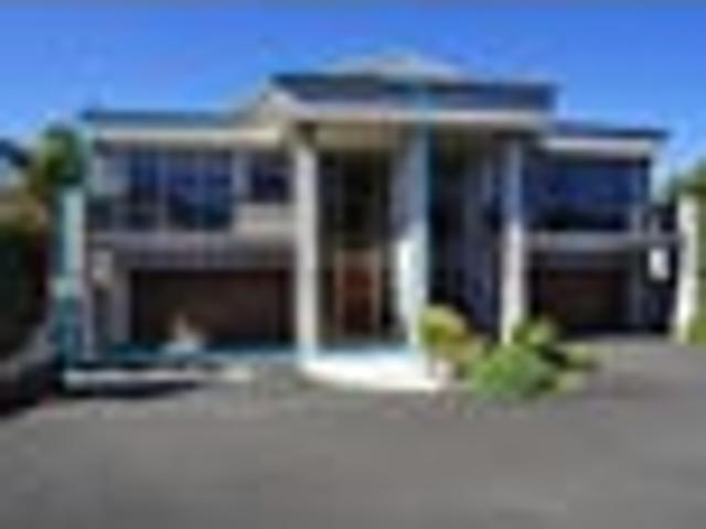 Townhouse for sale in Hamilton Lake