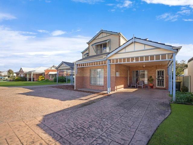 Townhouse for sale in Hamilton, Victoria