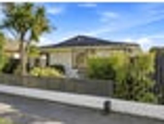 House for sale in Chaslands, Canterbury