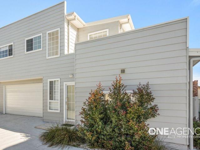 Townhouse for rent in Oak Flats Dc, New South Wales
