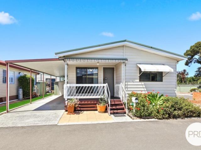 Villa for sale in Kanahooka, Wollongong City Council