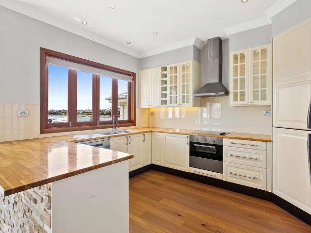 House for rent in Wollongong West, New South Wales