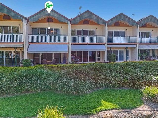Villa for sale in Tablelands, Queensland