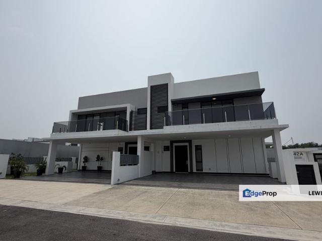 House for sale in Glomac Lakeside Residences, Majlis Bandaraya Subang Jaya